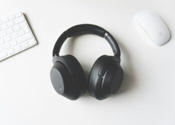 Diferença entre auriculares e auscultadores