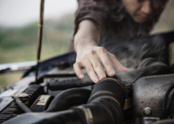 Fumaça saindo do motor Conheça as Principais Causas