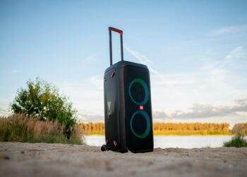 JBL Boombox 3 vs PartyBox Stage 320 qual é a melhor