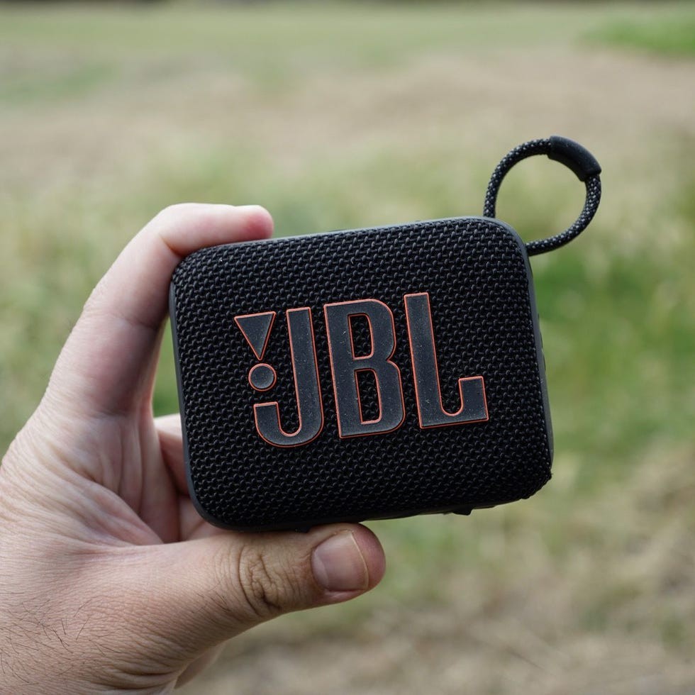 JBL Clip 5 vs. JBL Go 4