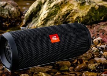 caixas de som JBL à prova d'água em 2025