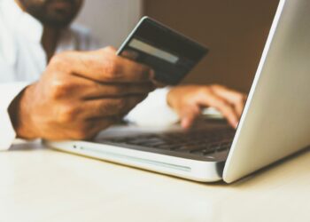 Impacto da Limitação de Transações com Cartões Online em Moçambique