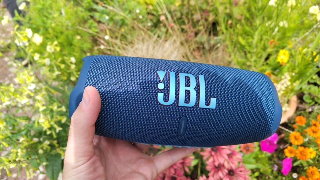 JBL Charge 6 vs JBL Xtreme 4