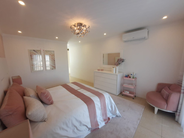 arrenda-se-luxuoso-apartamento-penthouse-t4-mobilado-no-condominio-the-palm-big-3
