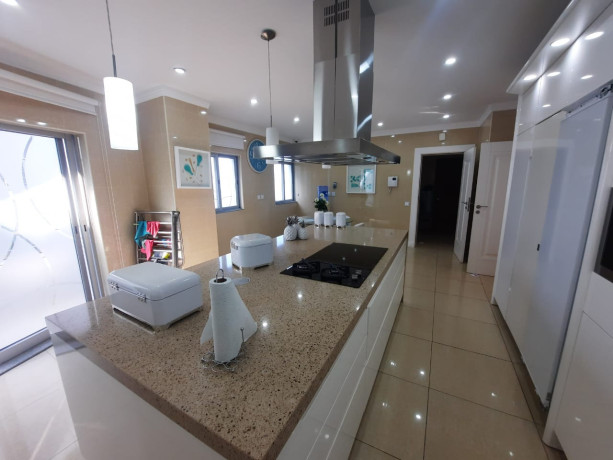 arrenda-se-luxuoso-apartamento-penthouse-t4-mobilado-no-condominio-the-palm-big-2