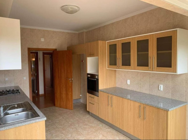 vende-se-luxuoso-apartamento-t3-predio-amarelo-na-24-de-julho-big-1