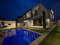 vende-se-luxuosa-moradia-t4-mobilada-no-mapulene-costa-do-sol-small-0