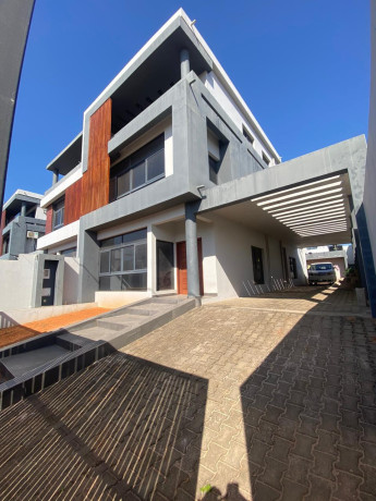 vende-se-luxuosa-moradia-t31-no-triunfo-novo-big-0