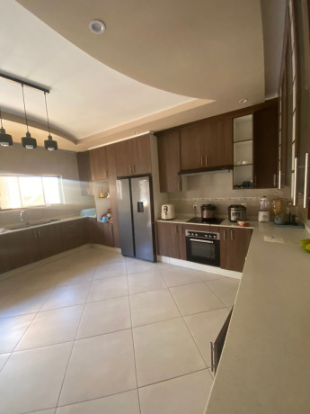 vende-se-luxuosa-moradia-t5-no-triunfo-novo-big-1