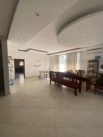vende-se-luxuosa-moradia-t5-no-triunfo-novo-big-3
