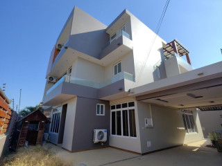 arrenda-se-luxuosa-moradia-t4-no-triunfo-novo