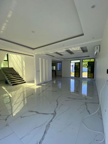 arrenda-se-luxuosa-moradia-t4-no-chiango-big-3