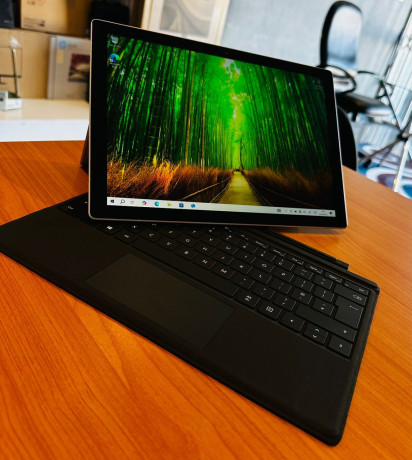 microsoft-surface-detachable-12-touch-i5-7th-256gb-ssd-8gb-ram-big-1