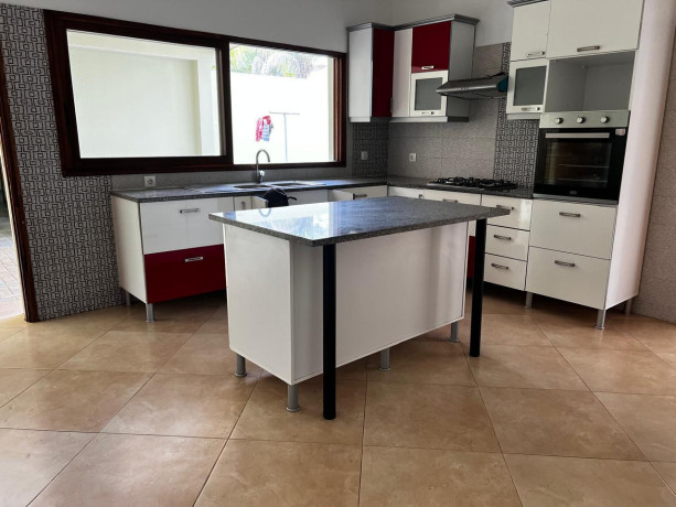 arrendam-se-moradia-t4-no-triunfo-proximo-a-marginal-com-boa-localizacao-big-0