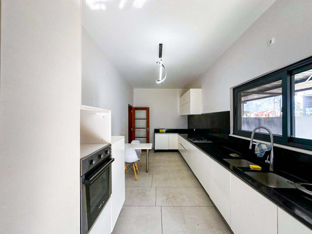arrendam-se-moradia-t5-no-triunfo-novo-casa-limpa-e-pronta-habitar-big-0