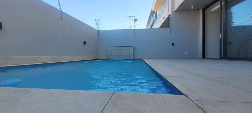 vende-se-luxuosa-moradia-t4-dentro-do-condominio-no-triunfo-novo-big-2