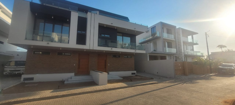 vende-se-luxuosa-moradia-t4-dentro-do-condominio-no-triunfo-novo-big-0