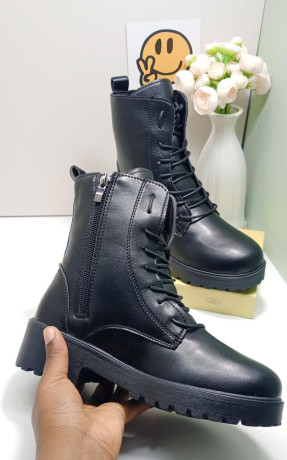 botas-de-cano-alto-em-acabamento-premium-big-0