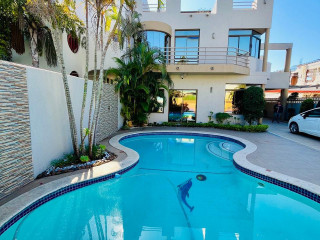 arrenda-se-luxuosa-moradia-t4-na-sommerschield-1-av-zimbabue