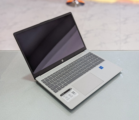 hp-15-fd0005dx-intel-core-i5-12a-geracao-8gb-ram-512gb-ssd-ecra-156-fhd-touchscreen-windows-11-home-iva-incluido-big-1