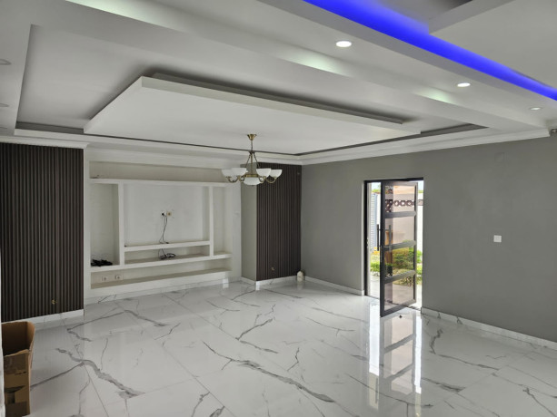 arrenda-se-luxuosa-vivenda-t3-no-condominio-queens-village-na-matola-big-1