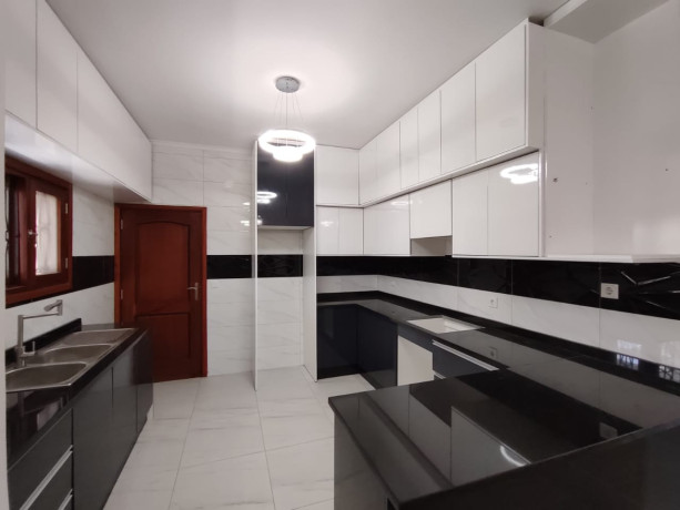 arrendo-belissima-casa-t2-no-bairro-tsalala-a-1min-da-av-das-industrias-proximo-ao-cafe-jazz-spoon-big-1