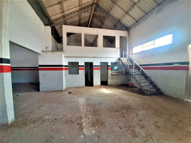 vende-se-um-armazem-com-uma-area-total-de-5000-m2-na-fplm-big-1