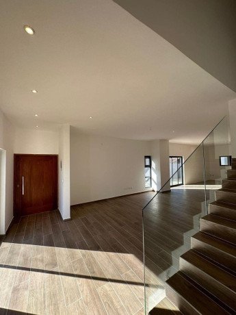 vende-se-luxuosa-moradia-duplex-t3-dentro-do-condominio-na-dona-alice-big-1