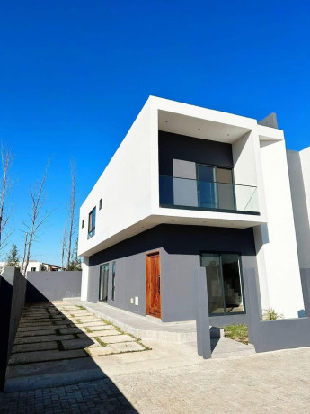 vende-se-luxuosa-moradia-duplex-t3-dentro-do-condominio-na-dona-alice-big-4