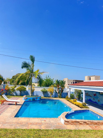 casa-de-ferias-t4-mobilada-disponivel-em-bilene-big-0