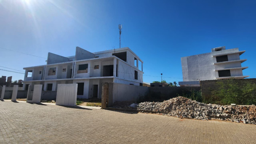 vende-se-uma-moradia-inacabada-t4-duplex-na-polana-canico-big-2