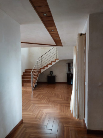 vende-se-luxuosa-moradia-duplex-t4-no-cmc-circular-big-4
