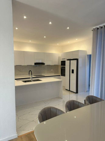 vende-se-luxuosa-moradia-t4-no-condominio-yujusol-na-costa-do-sol-big-3
