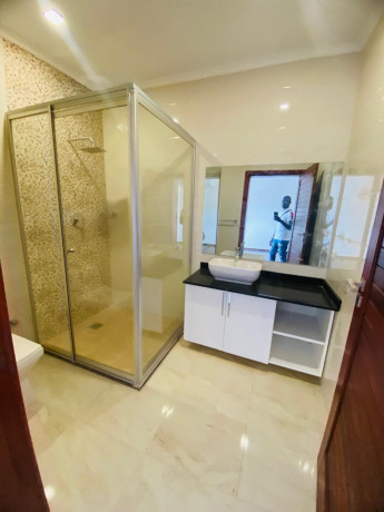arrenda-se-luxuosa-moradia-t4-na-cidade-na-beira-big-4