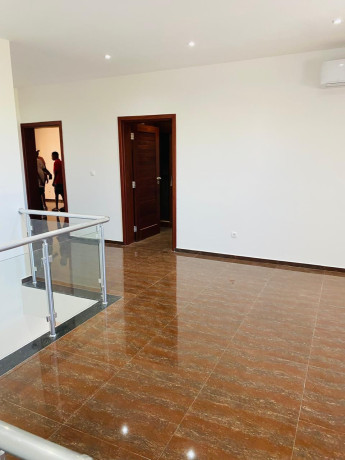 arrenda-se-luxuosa-moradia-t4-na-cidade-na-beira-big-2