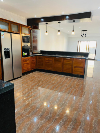 arrenda-se-luxuosa-moradia-t4-na-cidade-na-beira-big-1