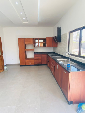 arrenda-se-super-moradia-duplex-t4-na-beira-macute-big-1