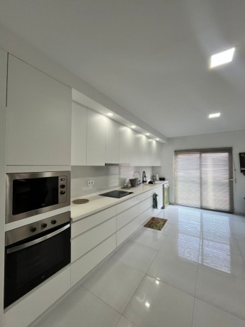 vende-se-luxuoso-apartamento-t3-moderno-no-condominio-4life-na-dona-alice-big-4