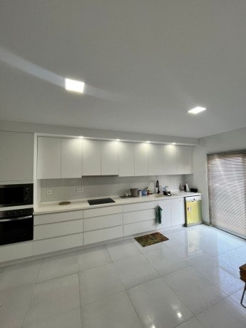 vende-se-luxuoso-apartamento-t3-moderno-no-condominio-4life-na-dona-alice-big-3