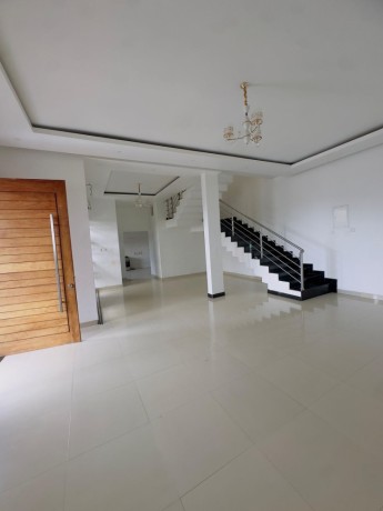 vende-se-luxuosa-moradia-t3-no-bairro-magoanine-cmc-big-2