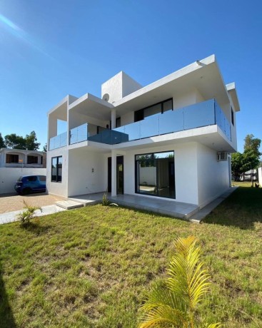 arrenda-se-uma-moradia-t4-no-bairro-do-chiago-big-4