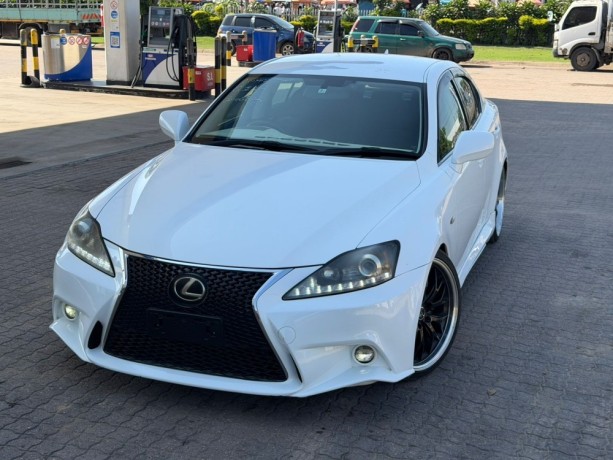 lexus-is250-big-0