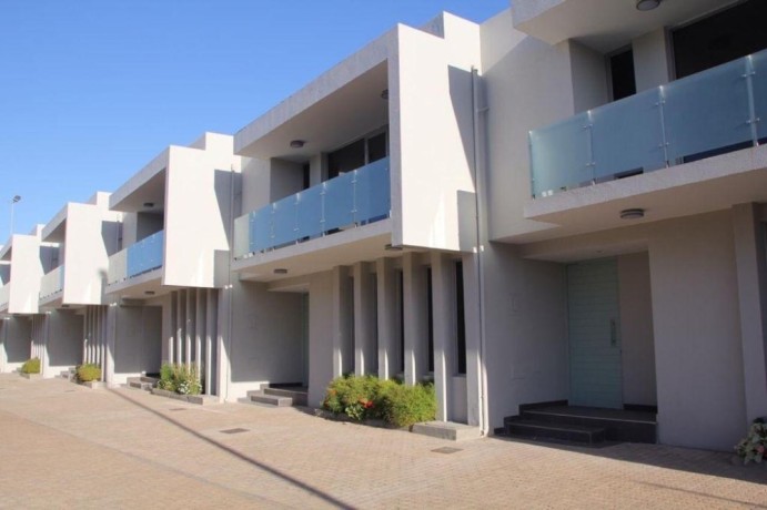 vende-se-uma-moradia-t4-dentro-do-condominio-janela-do-indico-costa-do-sol-big-0