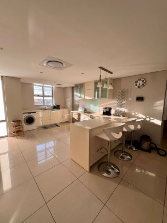 arrenda-se-luxuoso-apartamento-duplex-t41-mobilado-no-super-mares-big-1