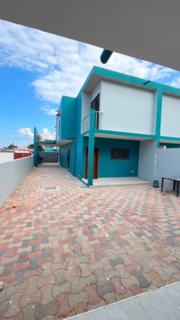 vende-se-geminada-t3-no-bairro-de-laulane-big-0