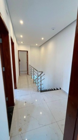 vende-se-geminada-t3-no-bairro-de-laulane-big-4