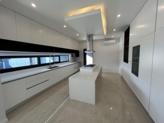 vende-se-luxuosa-moradia-t4-no-condominio-orion
