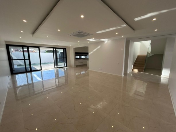 vende-se-luxuosa-moradia-t4-no-condominio-orion-big-1