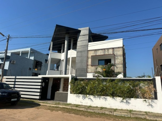 vendo-uma-casa-tipo-8-na-zona-dona-alice-perto-da-willow-international-big-0