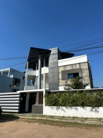 vendo-uma-casa-tipo-8-na-zona-dona-alice-perto-da-willow-international-big-1